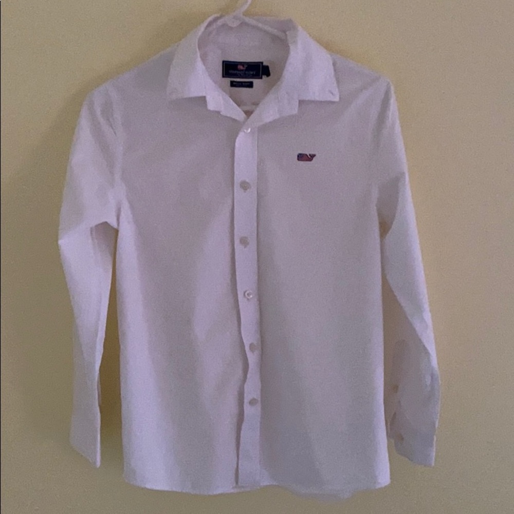 Vineyard vines button down shirt